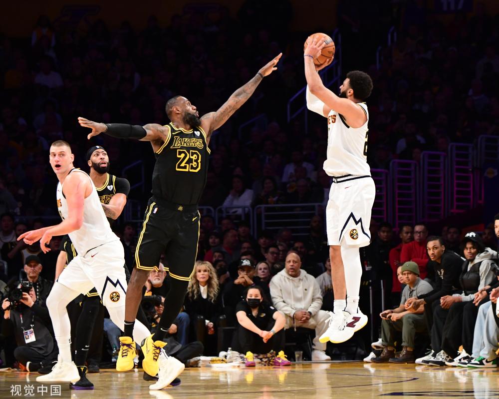 引人注目的 引人注目的